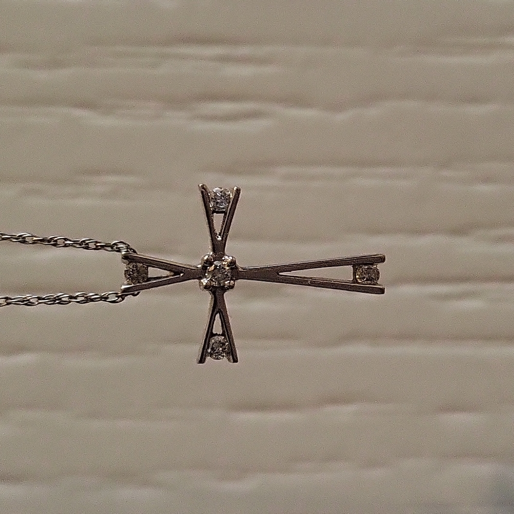 Diamond cross